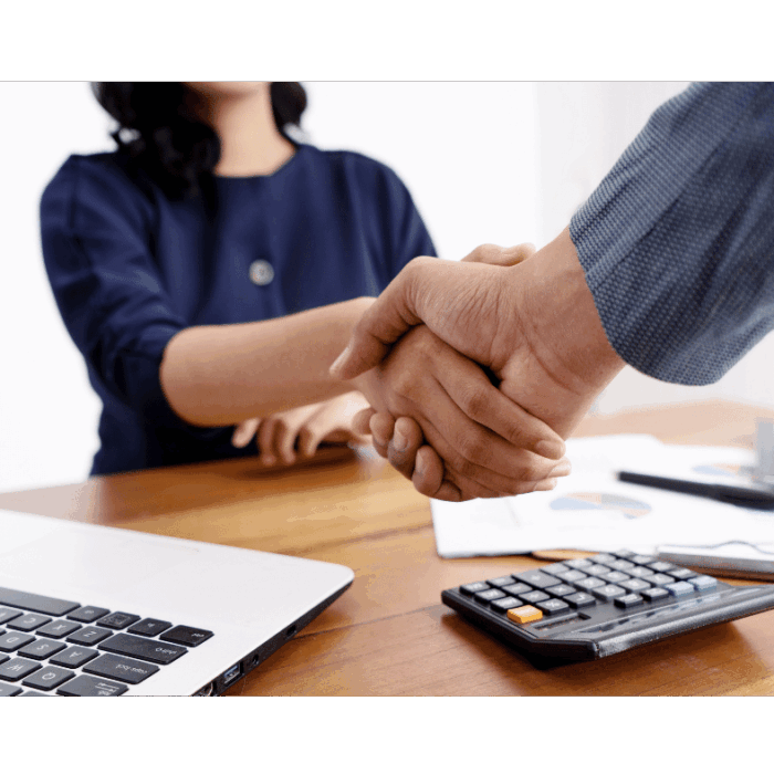 take Hands personas cerrando un contrato